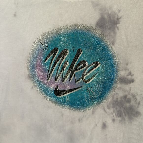 Nike white mini cropped short air brush front graphic size large - Picture 2 of 4